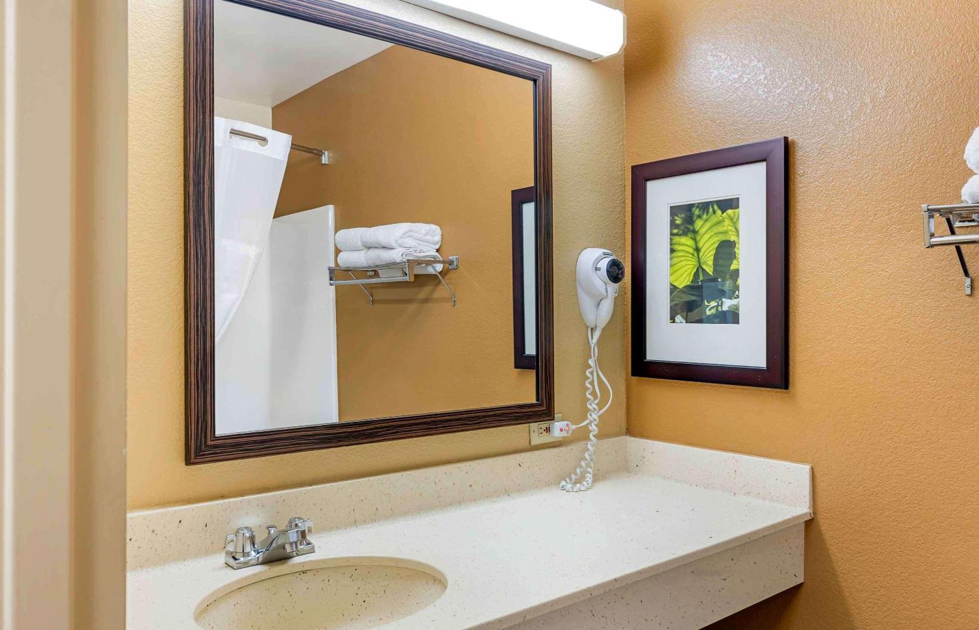 เอ็กซ์เทนด์ สเตย์ อเมริกา บิลลิงส์-เวสต์เอนด์ Hotel ภายนอก รูปภาพ